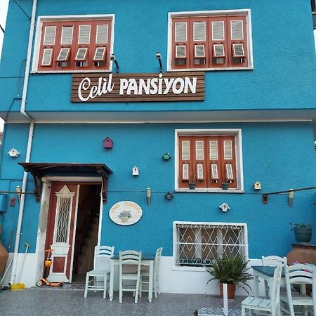 Celil Pansiyon ไอวาลิค ภายนอก รูปภาพ
