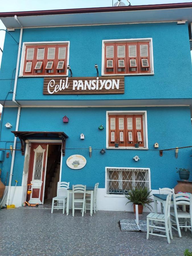 Celil Pansiyon ไอวาลิค ภายนอก รูปภาพ